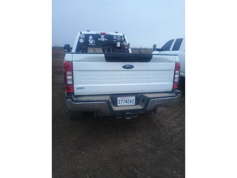 Used 2022 Ford F350 XLT image 4