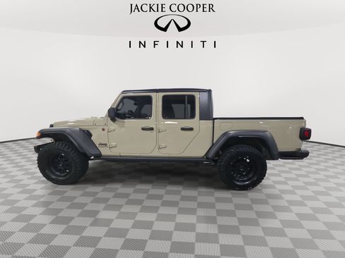 Used 2020 Jeep Gladiator Rubicon w/ Cold Weather Group AWD/4WD image 8