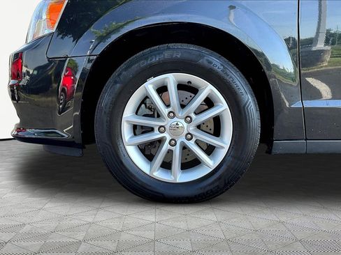 Used 2019 Dodge Grand Caravan SXT FWD image 34