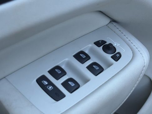 Used 2023 Volvo XC60 B5 Plus w/ Climate Package image 24