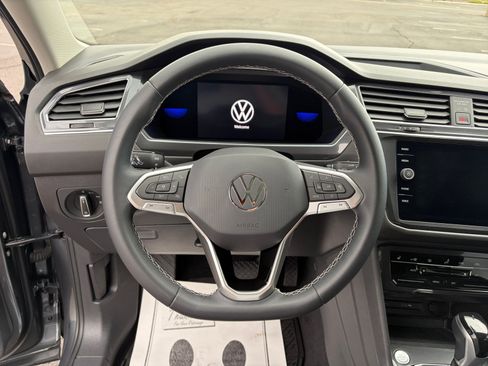Certified 2023 Volkswagen Tiguan SE w/ Panoramic Sunroof Package AWD/4WD image 9