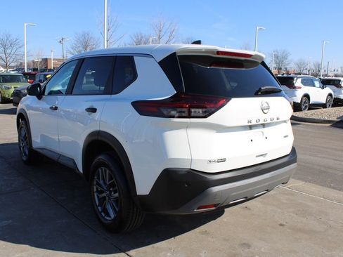 Used 2023 Nissan Rogue S image 5