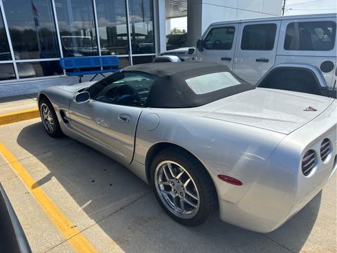 Used 2000 Chevrolet Corvette Convertible w/ Memory Pkg image 2