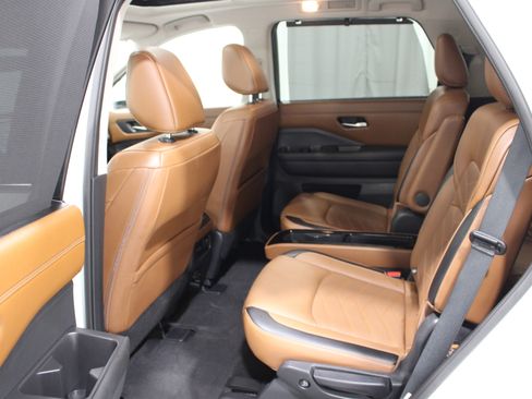 Used 2024 Nissan Pathfinder Platinum AWD/4WD image 21