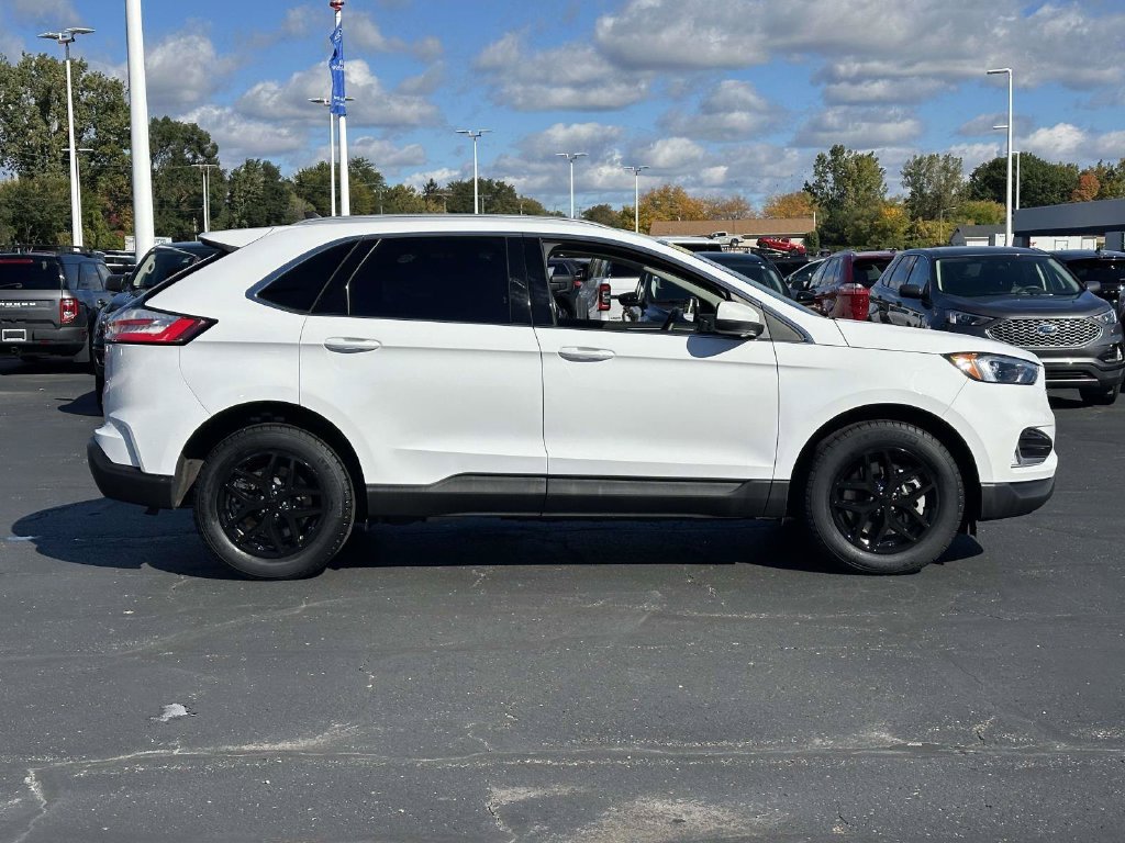 Certified 2024 Ford Edge SEL w/ Convenience Package AWD/4WD image 2