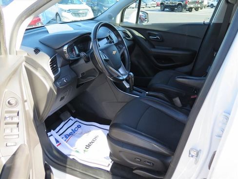 Used 2020 Chevrolet Trax LT w/ LT Convenience Package image 10