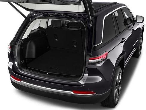 Used 2024 Jeep Grand Cherokee Altitude image 7