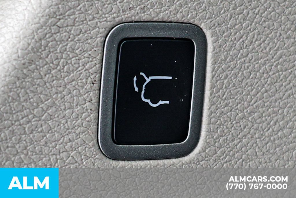 Used 2023 Chrysler Pacifica Touring-L FWD image 24