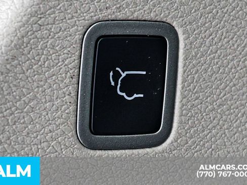 Used 2023 Chrysler Pacifica Touring-L FWD image 24