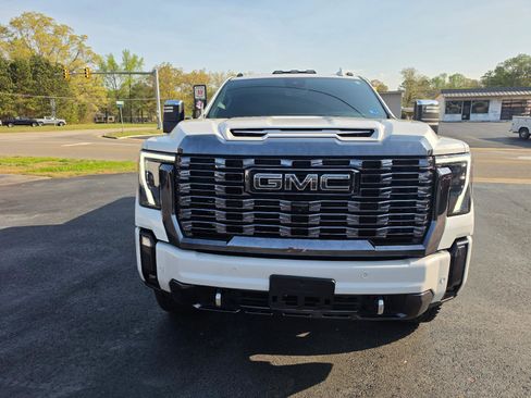 Used 2024 GMC Sierra 2500 Denali Ultimate AWD/4WD image 6