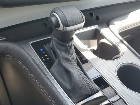 Certified 2025 Toyota Sienna XLE FWD image 32