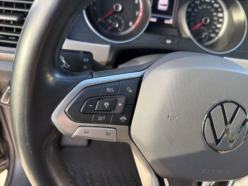 Used 2020 Volkswagen Atlas Cross Sport SE w/ Panoramic Sunroof Package image 17