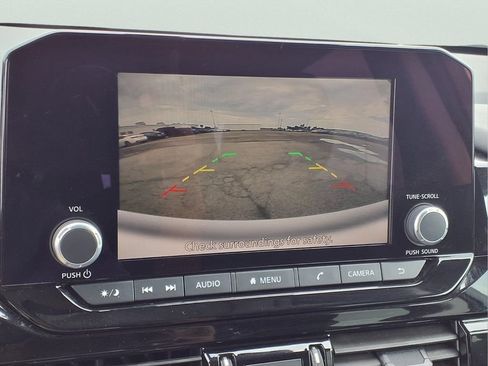 Used 2025 Nissan Pathfinder SV FWD image 11