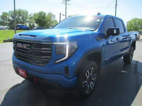 Used 2022 GMC Sierra 1500 AT4 w/ AT4 Preferred Package AWD/4WD image 11