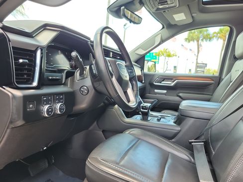 Used 2024 GMC Sierra 1500 Denali w/ Technology Package AWD/4WD image 9