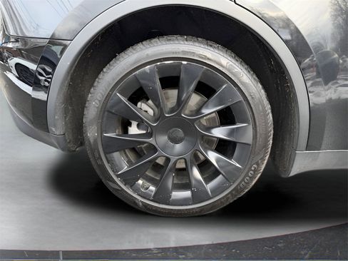 Used 2020 Tesla Model Y Long Range image 11