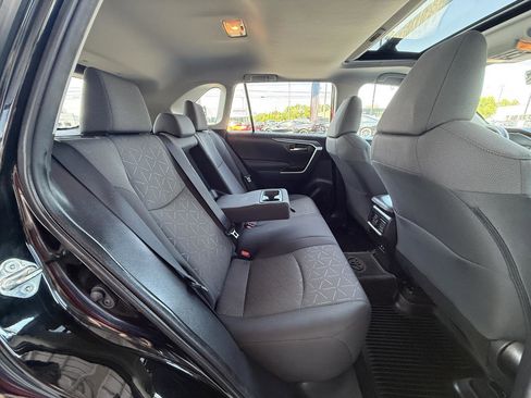 Used 2021 Toyota RAV4 XLE w/ Convenience Package AWD/4WD image 32