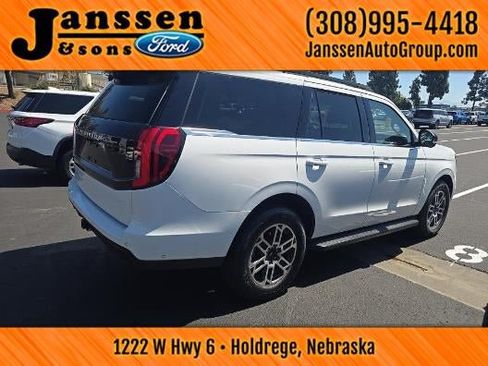 Used 2025 Ford Expedition Active AWD/4WD image 3