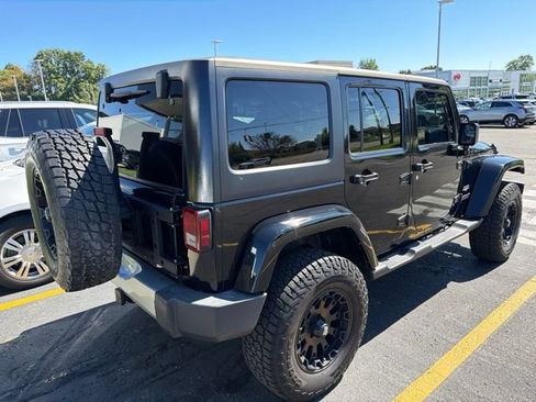 Used 2013 Jeep Wrangler Unlimited Sahara w/ Dual Top Group AWD/4WD image 4