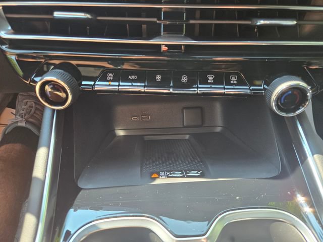New 2026 Chevrolet Traverse RS w/ LPO, Floor Liner Package FWD image 25