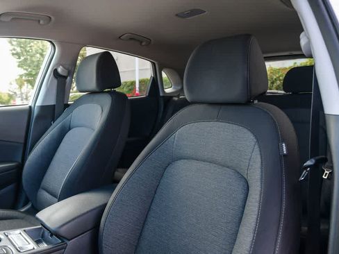 Used 2023 Hyundai Kona SE FWD image 17