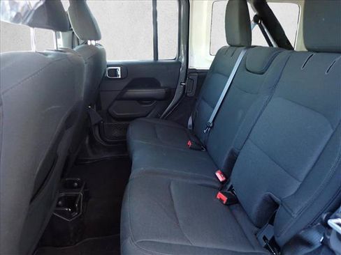 Used 2019 Jeep Wrangler Unlimited Sahara AWD/4WD image 7