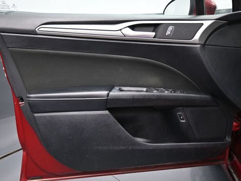 Used 2019 Ford Fusion SE FWD image 10