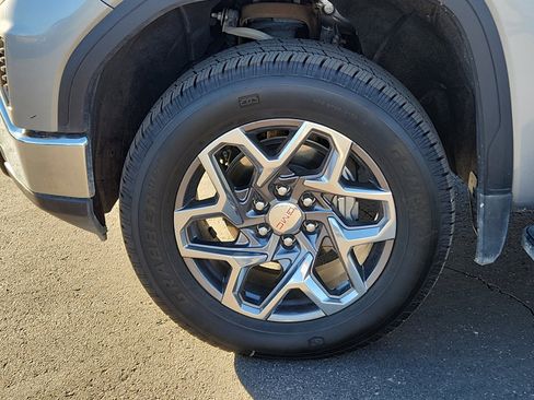 Used 2024 GMC Sierra 1500 SLT image 8