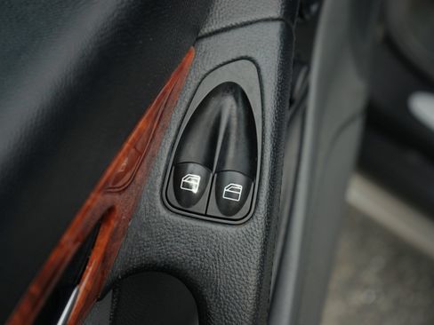 Used 2005 Mercedes-Benz SL 500 image 15