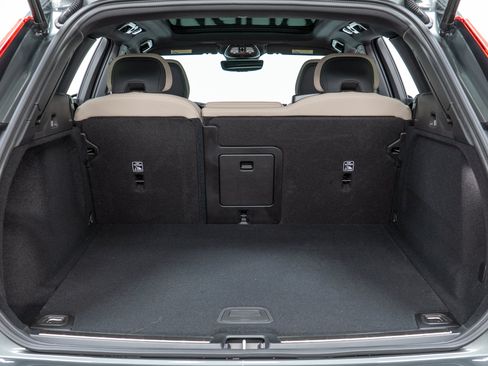 New 2026 Volvo XC60 B5 Plus w/ Climate Package AWD/4WD image 10