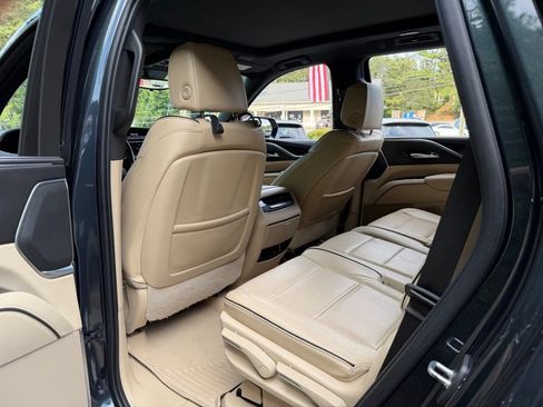 Used 2022 Cadillac Escalade Premium Luxury w/ Performance Package AWD/4WD image 31