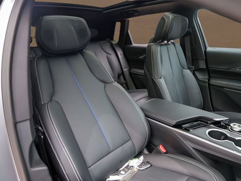 Certified 2025 Cadillac Lyriq Luxury w/ LPO, Floor Liner Package AWD/4WD image 29