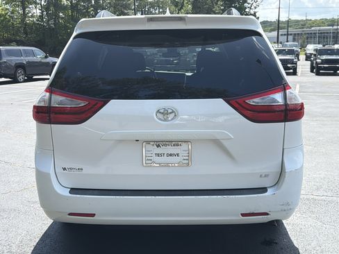 Used 2018 Toyota Sienna LE FWD image 13