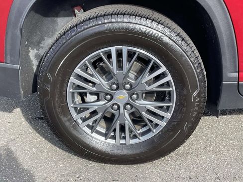 Used 2024 Chevrolet Traverse LT image 9