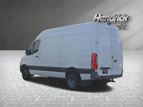 Used 2019 Freightliner Sprinter 3500 RWD image 7