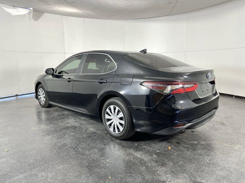 Used 2022 Toyota Camry LE image 9