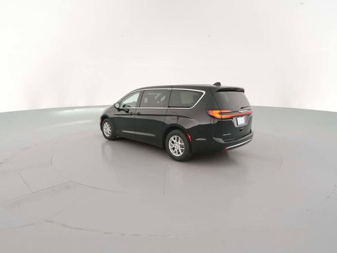 New 2026 Chrysler Pacifica Select image 8