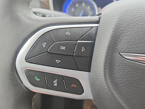 Used 2023 Chrysler Pacifica Limited w/ Trailer Tow Group image 25