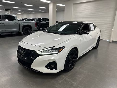 Used 2021 Nissan Maxima SR w/ Sport Mat Group FWD image 3