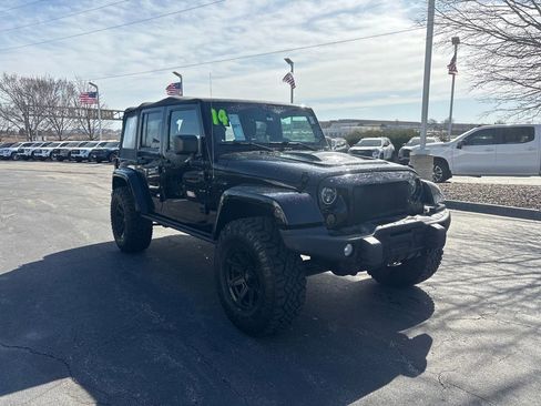 Used 2013 Jeep Wrangler Unlimited Sahara image 3