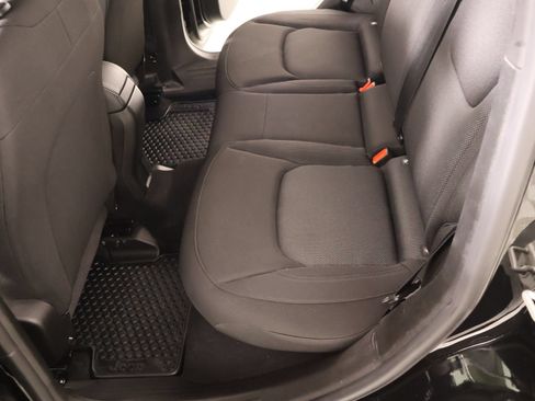 Used 2023 Jeep Renegade Latitude AWD/4WD image 12