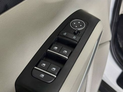 Used 2025 Kia Soul LX w/ LX Technology Package FWD image 21