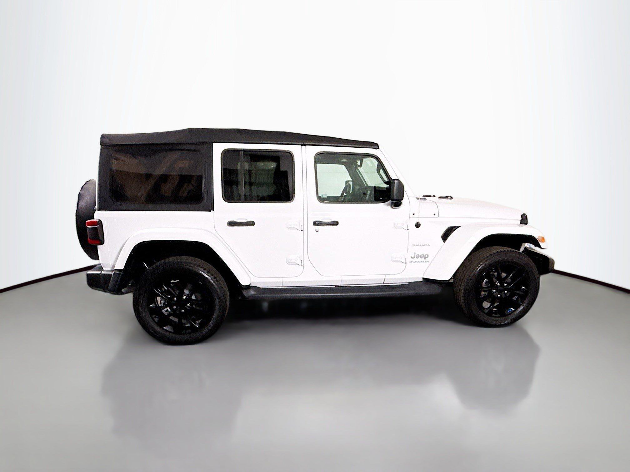 Used 2023 Jeep Wrangler Unlimited Sahara AWD/4WD image 11