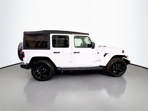 Used 2023 Jeep Wrangler Unlimited Sahara AWD/4WD image 11