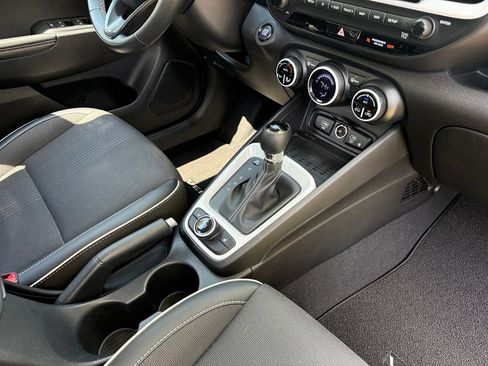 Used 2024 Hyundai Venue Limited FWD image 35