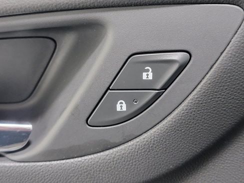 Used 2021 Chevrolet Equinox LT FWD image 27