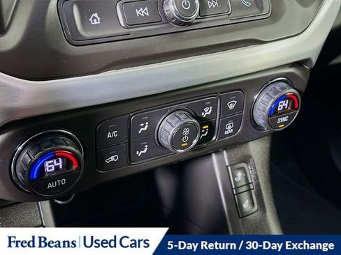 Used 2017 GMC Acadia SLE w/ Driver Alert Package I FWD image 21