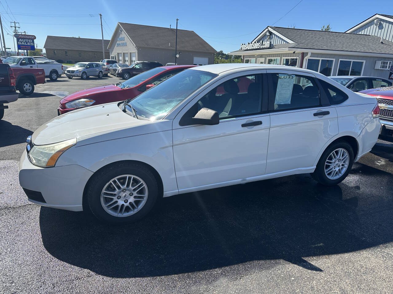 Used 2010 Ford Focus SE FWD image 3