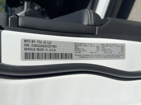 New 2025 Jeep Grand Cherokee Laredo w/ Luxury Tech Group I image 21