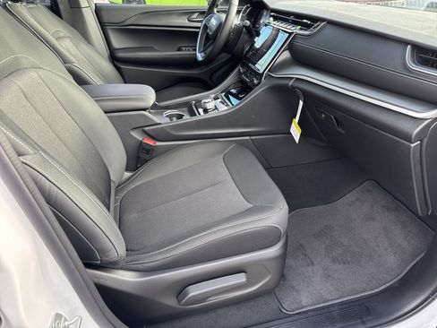 New 2025 Jeep Grand Cherokee Laredo X image 14